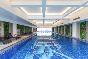 室内游泳池，室外游泳池