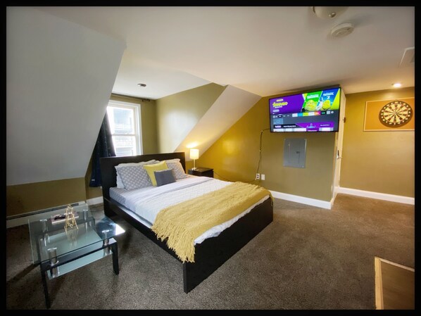 1 habitación, tabla de planchar con plancha, wifi gratis y ropa de cama