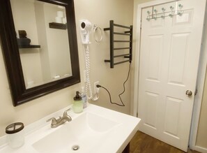 Combined shower/bathtub, hair dryer, towels, soap