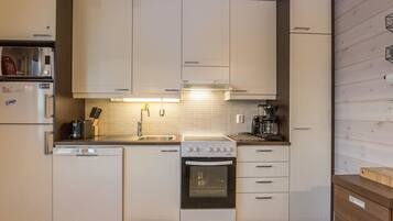 Fridge, microwave, dishwasher, cookware/dishes/utensils