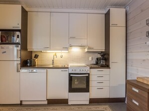 Fridge, microwave, dishwasher, cookware/dishes/utensils