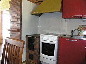 冰箱、微波炉、洗碗机、高脚椅