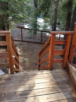 Property grounds - Quiet Lake Tahoe vacation home. Nestled in the heart of Meyers. (South Lake Tahoe)