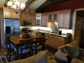 Fridge, microwave, oven, stovetop - Quiet Lake Tahoe vacation home. Nestled in the heart of Meyers. (South Lake Tahoe)