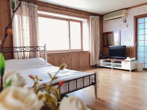 Familienapartment, 2 Schlafzimmer (#201) | Verdunkelungsvorhänge, schallisolierte Zimmer, kostenloses WLAN
