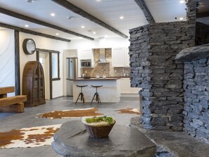 المنشأة من الداخل