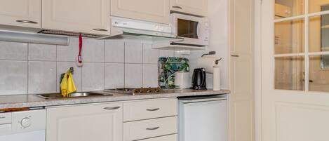 Fridge, microwave, dishwasher, cookware/dishes/utensils