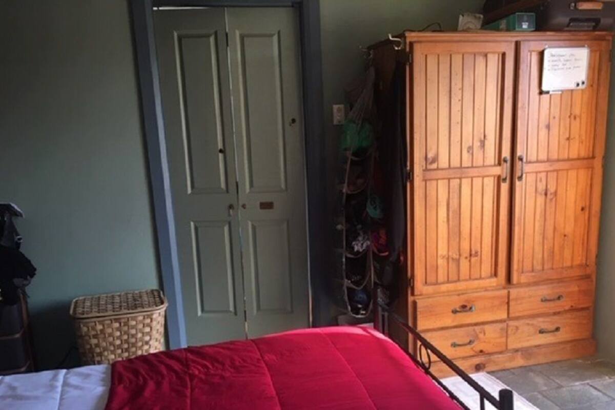 King Single Room | Ferro/asse da stiro, Wi-Fi gratuito, lenzuola