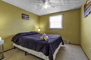 3 slaapkamers, een strijkplank/strijkijzer, gratis wifi, beddengoed