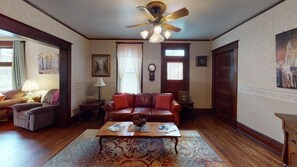 تلفزيون ذكي، مشغل دي في دي، كُتُب، مكتبة فيديو