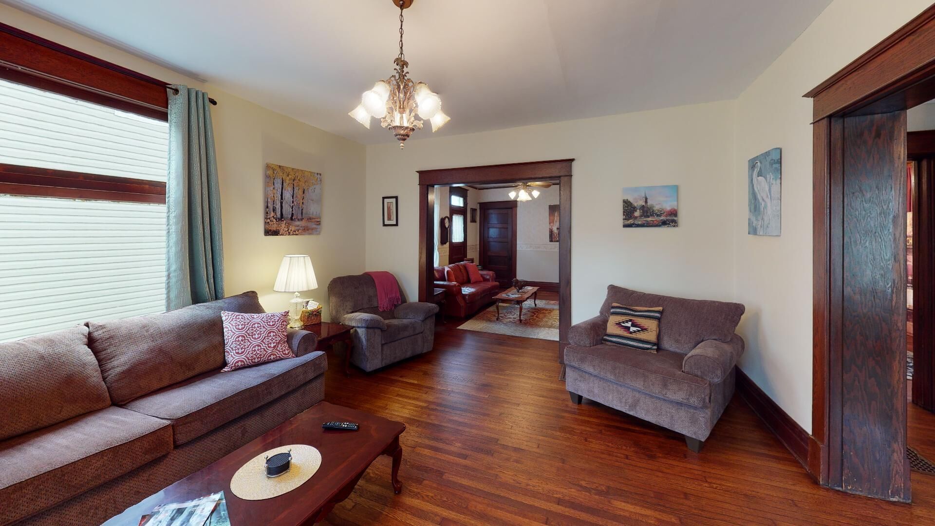 TV connectée, lecteur de DVD, livres, vidéothèque