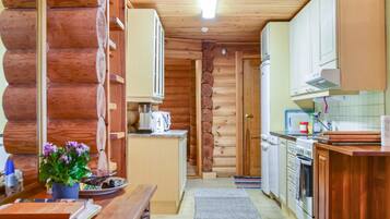 Fridge, microwave, dishwasher, cookware/dishes/utensils