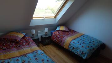 3 Schlafzimmer, BĂŒgeleisen/BĂŒgelbrett, WLAN, BettwĂ€sche