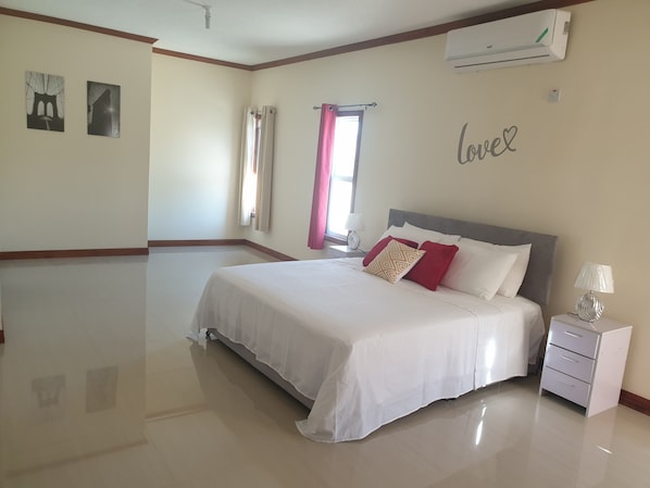Apartment, 3 Bedrooms, Mountain View | Blackout drapes, iron/ironing board, free cribs/infant beds, travel crib