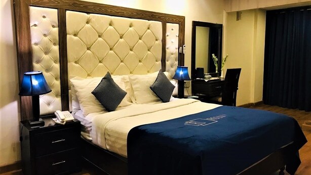 Habitación Deluxe, 1 cama matrimonial, vista a la ciudad