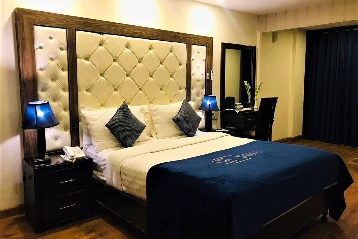 Kamar Deluks, 1 Tempat Tidur Double, pemandangan kota | 1 kamar tidur, seprai premium, dan tempat tidur lipat/tambahan