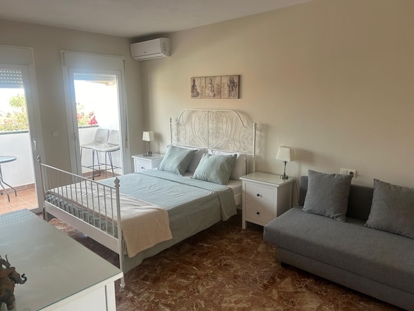 3 bedrooms, iron/ironing board, free WiFi, bed sheets