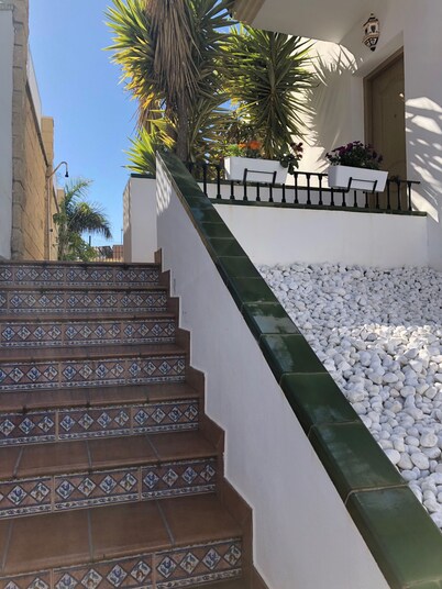 Family Villa & Private Pool Sleeps 6/8. 15 mins walk to town and beach 