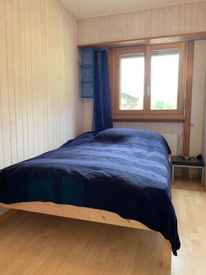3 Schlafzimmer, Bügeleisen/Bügelbrett