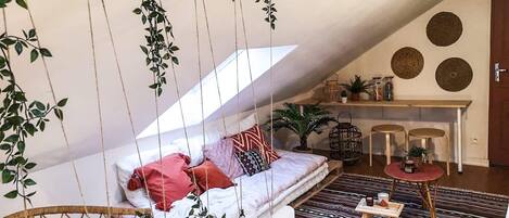 Télévision à écran plat de 60 cm avec chaînes numériques, télévision