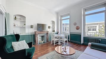 1 bedroom, individually decorated, individually furnished