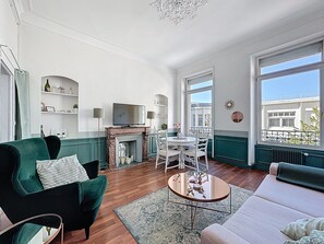 1 bedroom, individually decorated, individually furnished