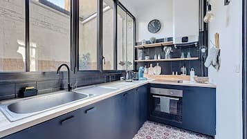 Microwave, stovetop, espresso maker, coffee/tea maker