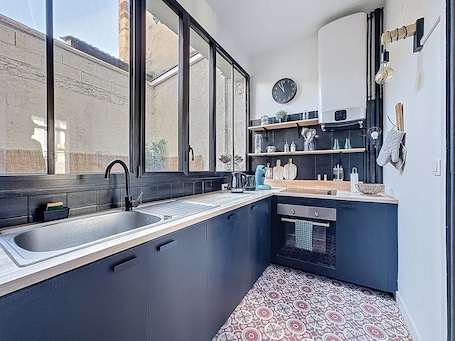 Microondas, placa de cocina, cafetera expreso, cafetera/tetera