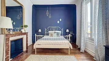 Căn hộ phong cách cổ điển, quang cảnh thành phố | 1 phòng ngủ, trang trí khác biệt