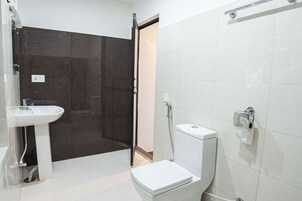 Deluxe Room, 2 Queen Beds, Garden View | Bathroom | Shower, free toiletries, towels