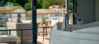 VILLA EMMA 4A- luxury with sauna, whirlpool, fireplace, view, for 8 pers.+ Babybet