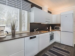 Jääkaappi, mikroaaltouuni, astianpesukone