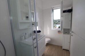 Shower, hair dryer, towels, soap - Villa with pool by the sea, 5 bedroom (Veli rat Verunic)