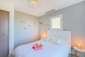3 bedrooms, iron/ironing board, free WiFi, bed sheets
