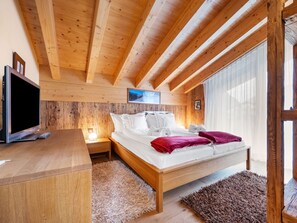 6 室のベッドルーム、デスク、WiFi
