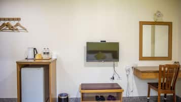 Double Room, Mountain View | Desk, blackout curtains, free WiFi, bed sheets