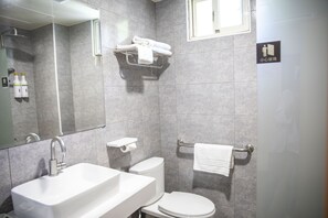 双人房, 山景 | 办公桌、遮光窗帘、免费 WiFi、床单