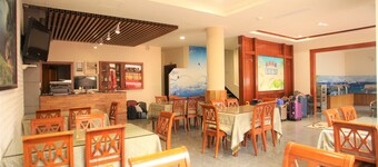 Holiday Hotel