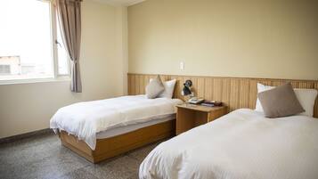 Twin Room, City View | Desk, blackout drapes, free WiFi, bed sheets