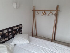 4 dormitorios, tabla de planchar con plancha, wifi