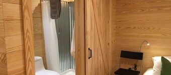 Neue Kabine in Sparta, NC am Little River