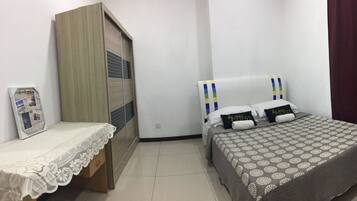 3 bedrooms, desk, WiFi