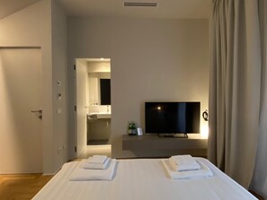 Hochwertige Bettwaren, Daunenbettdecken, Pillowtop-Betten, Minibar