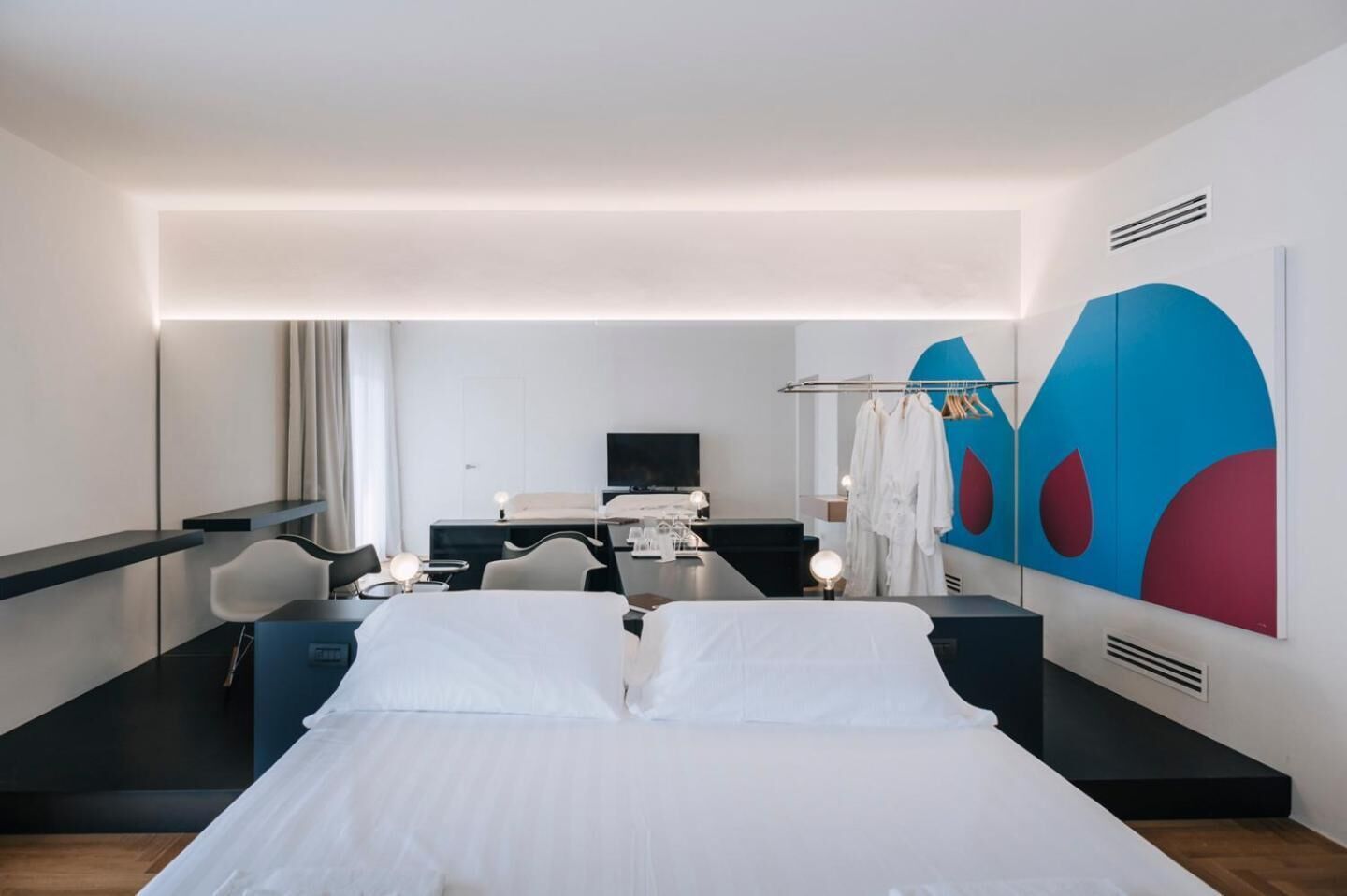 高档床上用品、羽绒被、加厚床垫、迷你吧