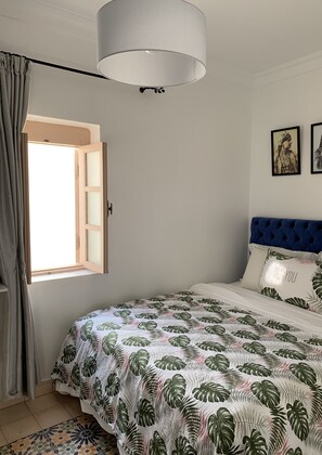 Leilighet – deluxe, 2 soverom | 2 soverom, skrivebord for bærbar PC, lydisolert og strykejern/-brett