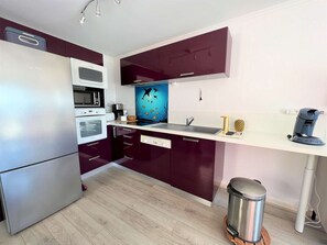 Réfrigérateur, micro-ondes, four, grille-pain