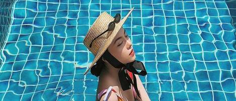 Bar en bord de piscine