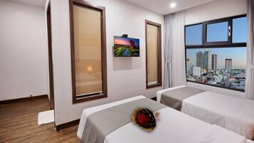 Deluxe kamer | Pillowtop-bedden, een minibar, een kluis op de kamer