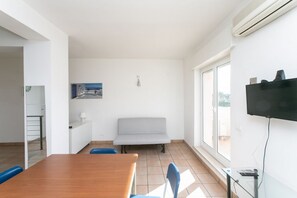 Interior - M070 - Marcelli, new three-room apartment 50 meters from the sea (Marcelli)