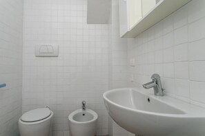 Doccia, bidet, asciugamani